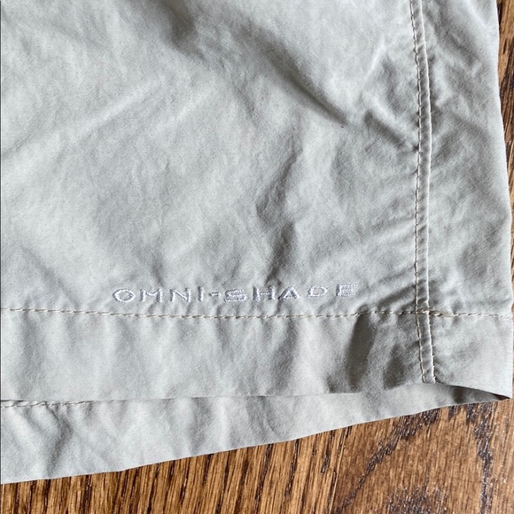 Tan Columbia PFG Omni-shade boys shorts size small (6). Ships quickly - Picture 2 of 11